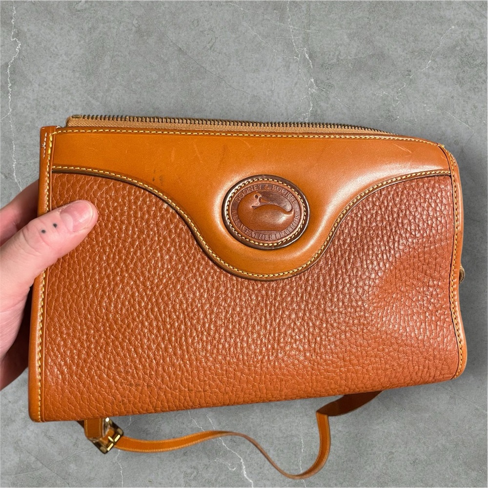 Vintage || Dooney & Bourke Brown Leather crossbody bag